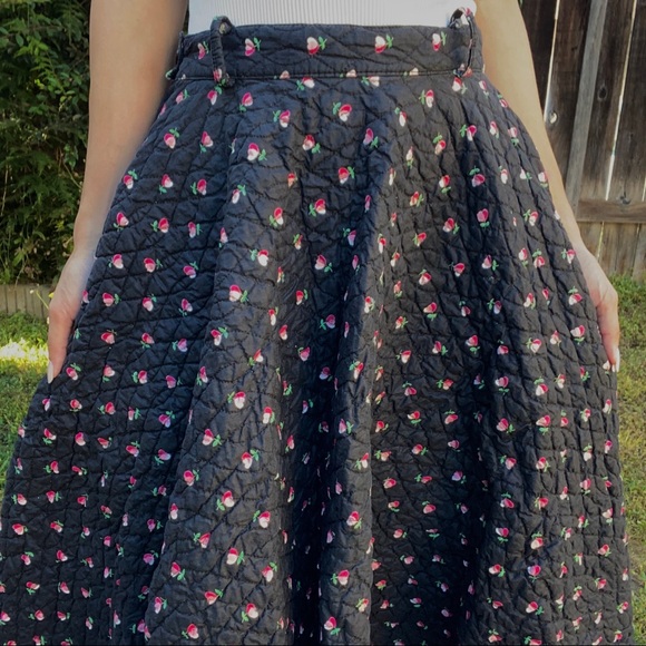 🚫SOLD🚫 Vintage Navy Floral Prairie Skirt 🌷 - Picture 4 of 5